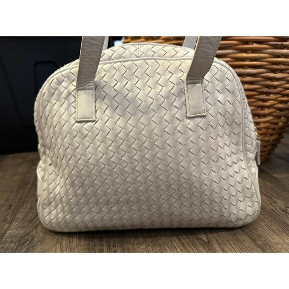 Bloomingdale’s Women's Cream woven leather Intrecciato Shoulder Bag vintage - Picture 2 of 13
